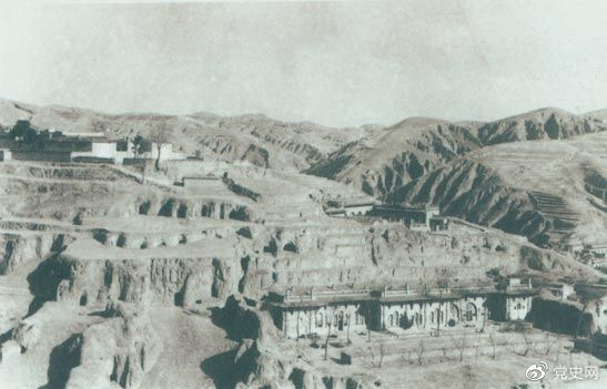 1947年12月25日至28日，中共中央在陜北米脂楊家溝召開擴(kuò)大會(huì)議（十二月會(huì)議）。圖為會(huì)議會(huì)址。